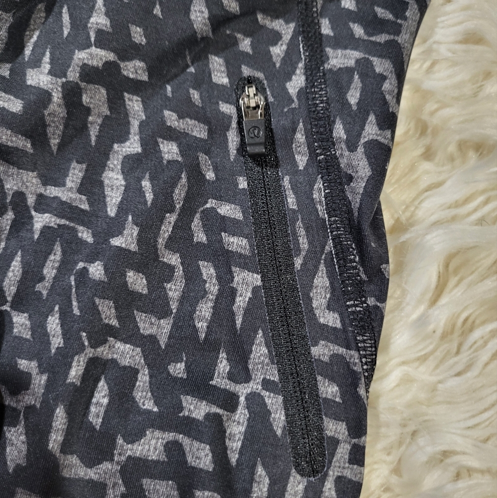 Lululemon Geometric Print Pocket Zipper Leggings Size 4 - Picture 5 of 14